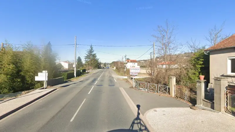 Vue de la rue devant Careco Vidal, Lescure-d'Albigeois