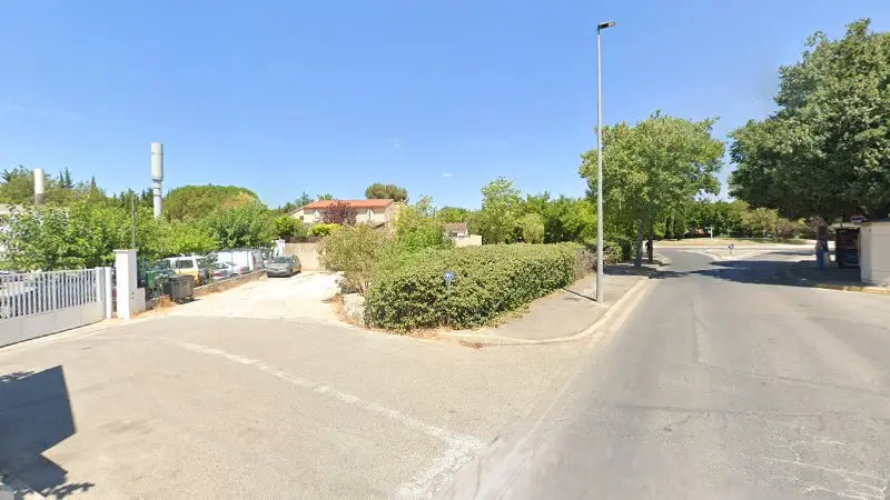 Vue de la rue devant France Pare-Brise - Chez Garage FCA, Aix-en-Provence