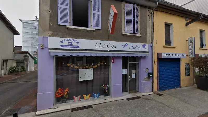 Vue de la rue devant CD Automobiles 38, Les Avenières Veyrins-Thuellin