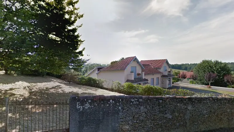 Vue de la rue devant Salle des fêtes, Sainte-Christie-d'Armagnac