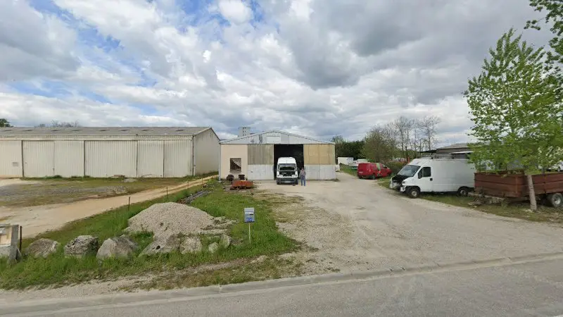 Vue de la rue devant Michel Hollevoet Reparations Mecaniques, Saint-Sylvestre-sur-Lot