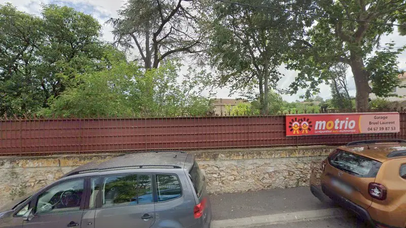 Vue de la rue devant Bruel Laurent, Cazouls-lès-Béziers