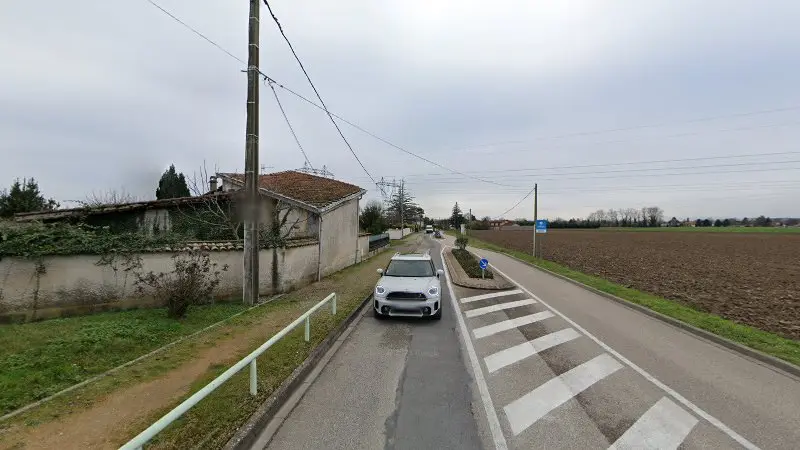 Vue de la rue devant Enlevement epave Rhone ain, Niévroz