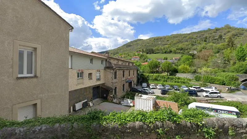 Vue de la rue devant Sarl Lajoie Michel, Saint-Affrique