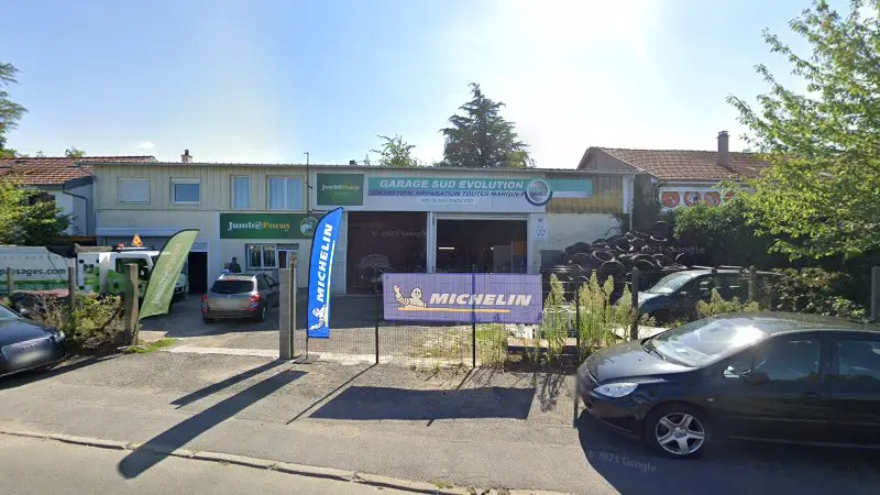 Vue de la rue devant Truck Lite Europe, Villebon-sur-Yvette