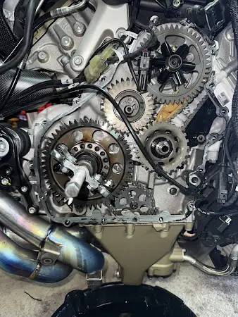 Photo publiée sur la fiche Google de AG PERFORMANCE entretien et réparation moto route et circuit, Trans-en-Provence