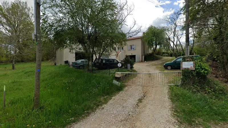 Vue de la rue devant Garage LILO BURGIO, Fumel