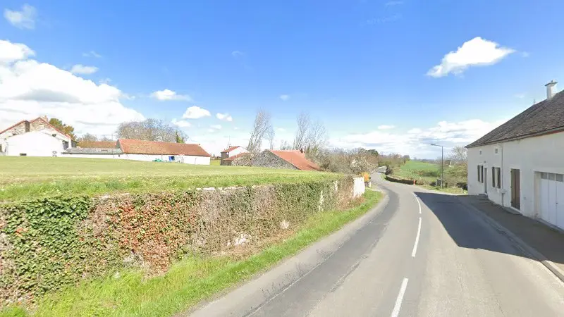 Vue de la rue devant Garcia Tony, Bellenaves