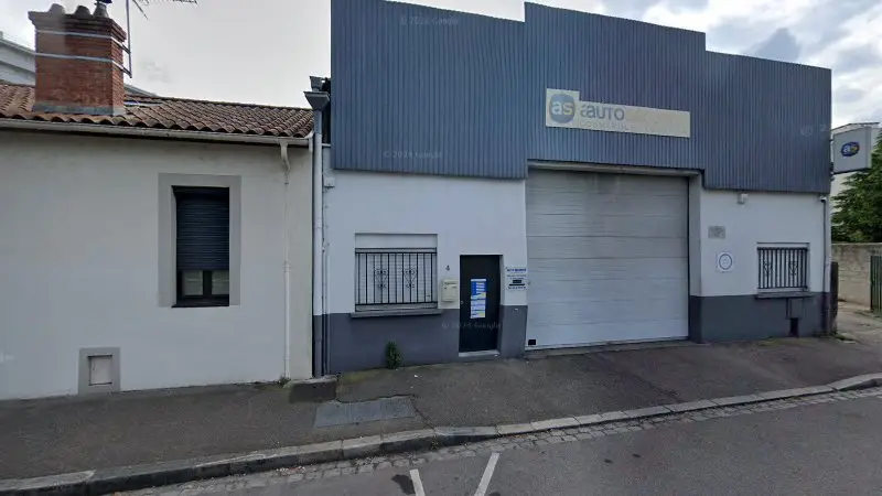 Vue de la rue devant AS Auto Sécurité Contrôle technique Lyon 8 Rue Denis, Lyon