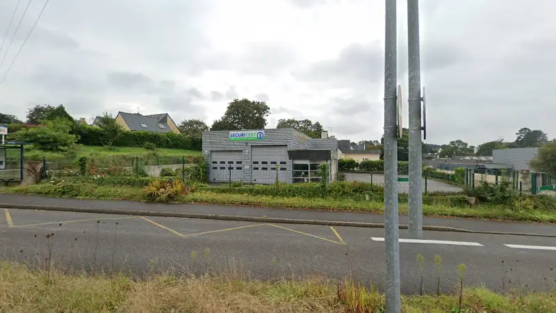 Vue de la rue devant Sécuritest Contrôle Technique Automobile BREST - PETIT KERVAO, Brest