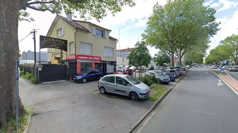 Vue de la rue devant L'As de L'Automobile, Bonneuil-sur-Marne