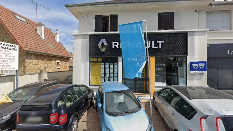 Vue de la rue devant Renault Garage du Moulin, Les Essarts-le-Roi
