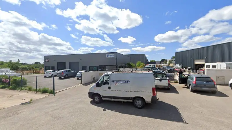 Vue de la rue devant GARAGE FMA MOTORS AUTO, Vergèze