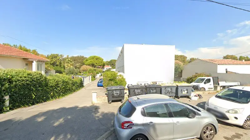 Vue de la rue devant C&O cars, Saint-Victoret