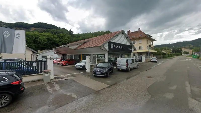 Vue de la rue devant Renault / Dacia - LF Automobiles, Salins-les-Bains