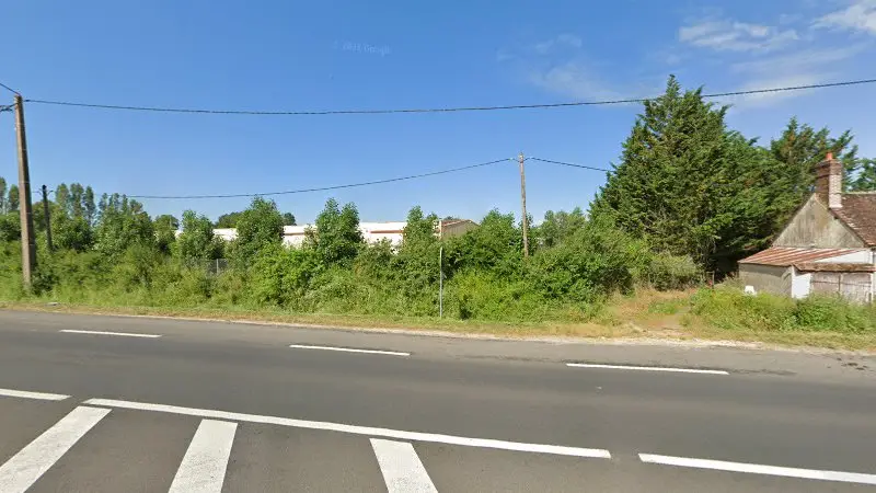 Vue de la rue devant Centre Autos Poids Lourds SA, Pressigny-les-Pins