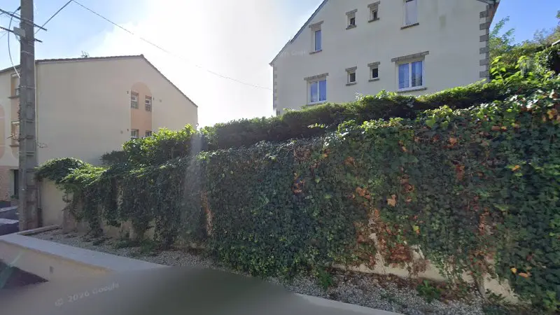 Vue de la rue devant Négoce Cars, Montlhéry