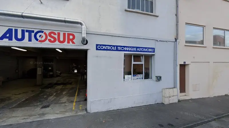 Vue de la rue devant Contrôle technique Autosur Évian, Évian-les-Bains