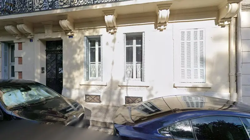 Vue de la rue devant Marlon Dépannage Pneu Domicile Toulon, Toulon