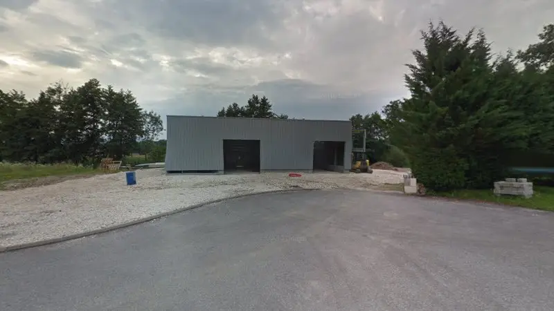 Vue de la rue devant Garage Zanaroli et Fils, Sales