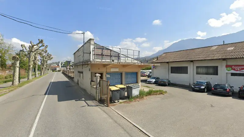 Vue de la rue devant EURL GARAGE DE L'HIPPODROME, Aix-les-Bains