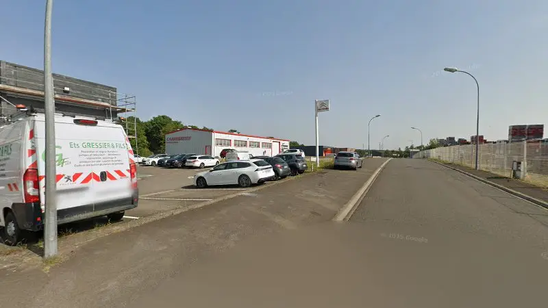 Vue de la rue devant Cb Carrosserie, Guénange