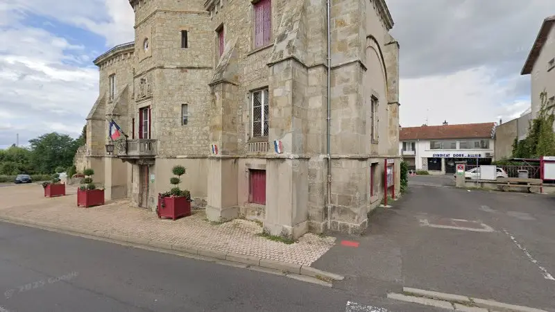 Vue de la rue devant Eurorepar Garage Carrosserie JM Masse, Lezoux