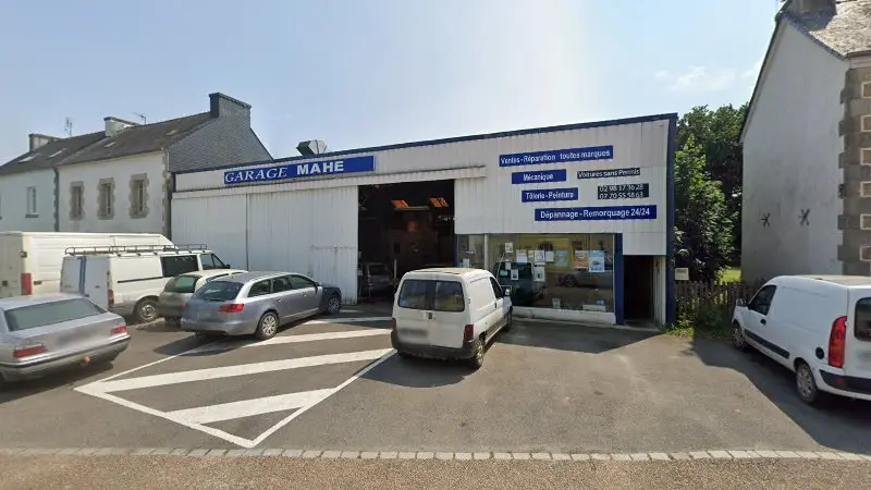Vue de la rue devant GARAGE PREMIER - GARAGE MAHE, Spézet