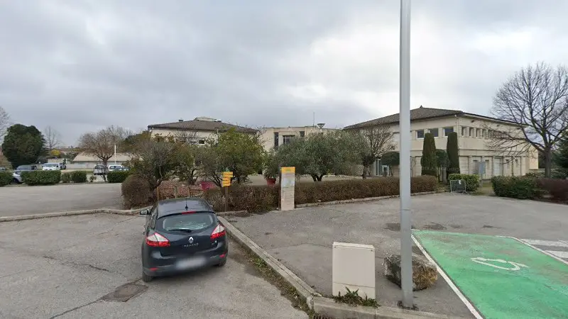 Vue de la rue devant Quartier les gousats, Saint-Geniès-de-Malgoirès