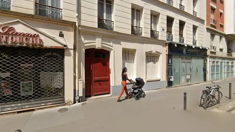 Vue de la rue devant AUTO FRANCE SERVICE, Paris