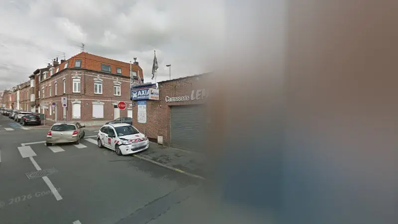 Vue de la rue devant AXIAL - Carrosserie Desmet, Tourcoing
