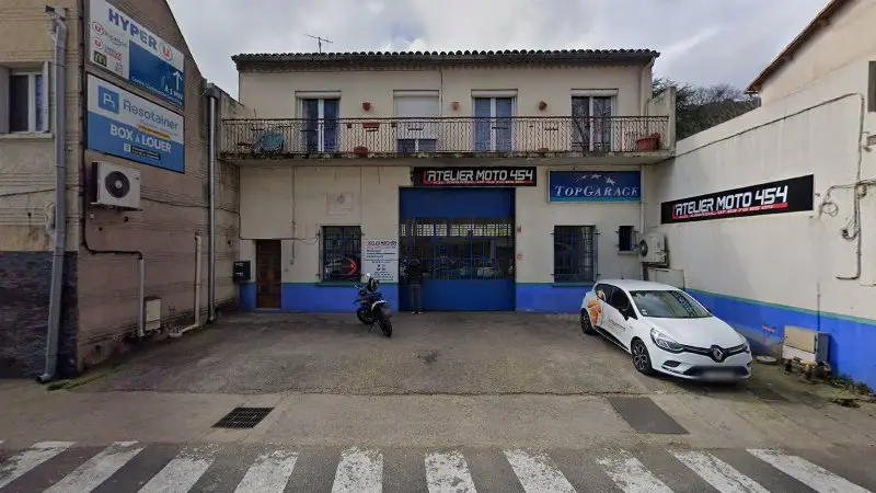 Vue de la rue devant TOP CARROSSERIE, Clermont-l'Hérault