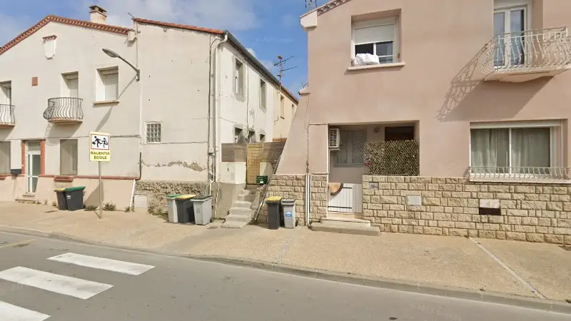 Vue de la rue devant QF auto - mécanique à domicile, Sainte-Marie-la-Mer