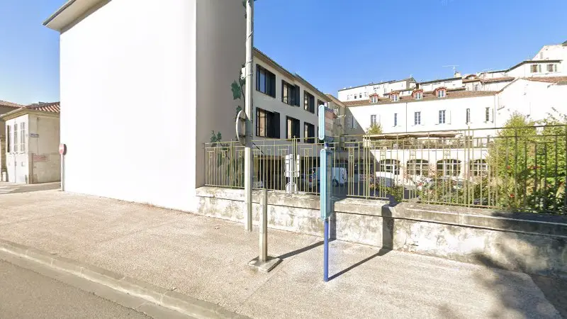 Vue de la rue devant Maison de la Mobilité du Gers - Voiture&Co, Auch