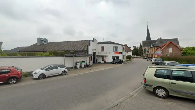Vue de la rue devant Euro Repar Car Service, Offranville