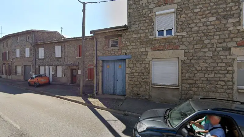 Vue de la rue devant GARAGE DE MALATAVERNE Peugeot, Messimy