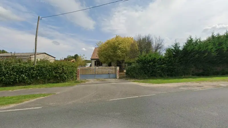 Vue de la rue devant Huguet Jean-Luc, La Vernelle
