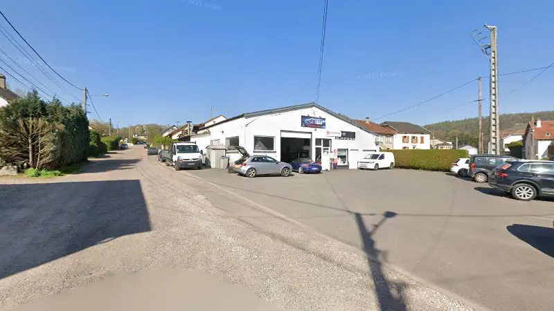 Vue de la rue devant XS Car Sarl, Longeville-lès-Saint-Avold