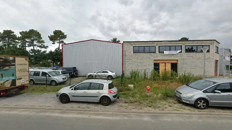 Vue de la rue devant Garage Expert NOAILLES - GARAGE DU STADE, Andernos-les-Bains