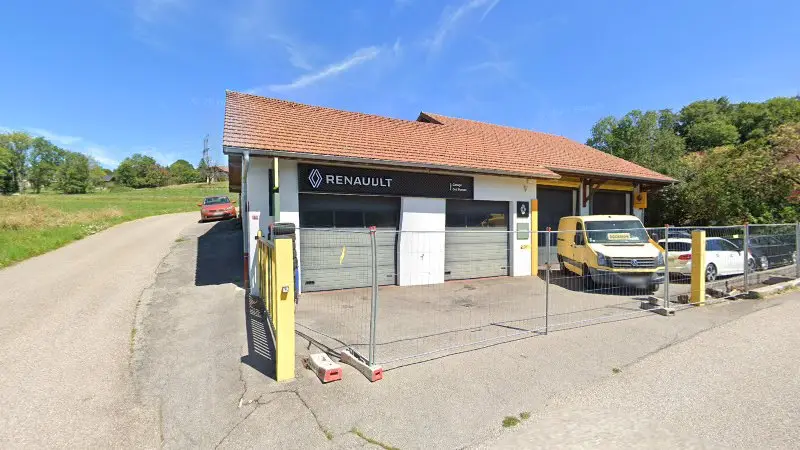 Vue de la rue devant Renault Dacia Garage Des Bornes Agent SARL, Menthonnex-en-Bornes