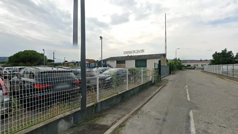 Vue de la rue devant Antar Garage P.L 24/24, Bourg-lès-Valence