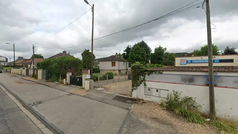 Vue de la rue devant Bosch Car Service Electric Auto Distrib. Agréé, Louviers