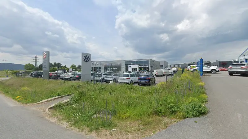 Vue de la rue devant Ford at CAR'S SERVICES SAS, Mende