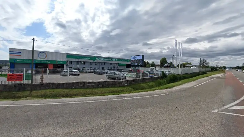 Vue de la rue devant Auto Carambolage 47, Allez-et-Cazeneuve