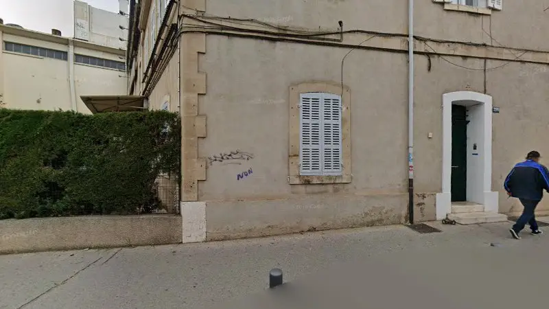 Vue de la rue devant Pneus avenue de mazarque, Marseille