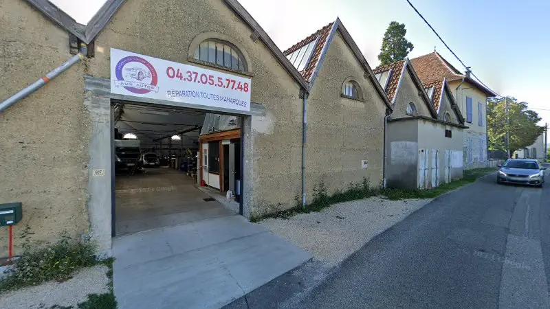 Vue de la rue devant AMS AUTOS, La Bâtie-Montgascon