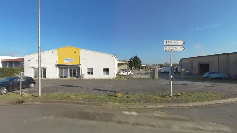 Vue de la rue devant CTM - Atelier Municipal, Saint-Pierre-d'Oléron