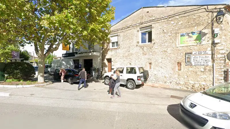 Vue de la rue devant Cardillo Et Compagnie, Nans-les-Pins