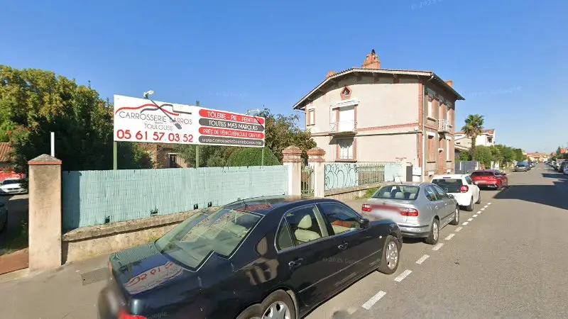 Vue de la rue devant Carrosserie Barros, Toulouse