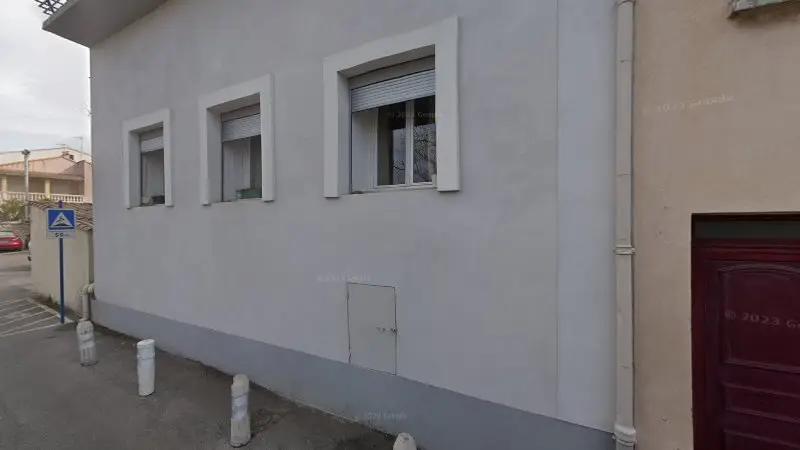 Vue de la rue devant 2 avenue de Madrid, Balaruc-les-Bains